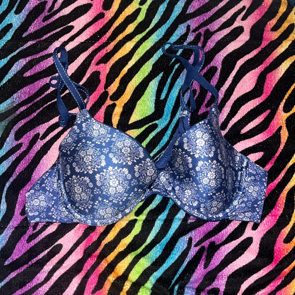 women 32B bra